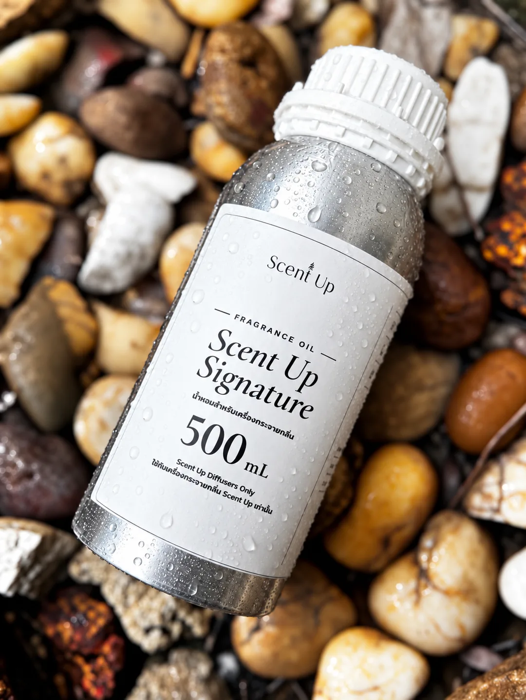 Scent Up Signature fragrance oil in a 500 mL aluminium bottle, made for Scent Up scent diffusers